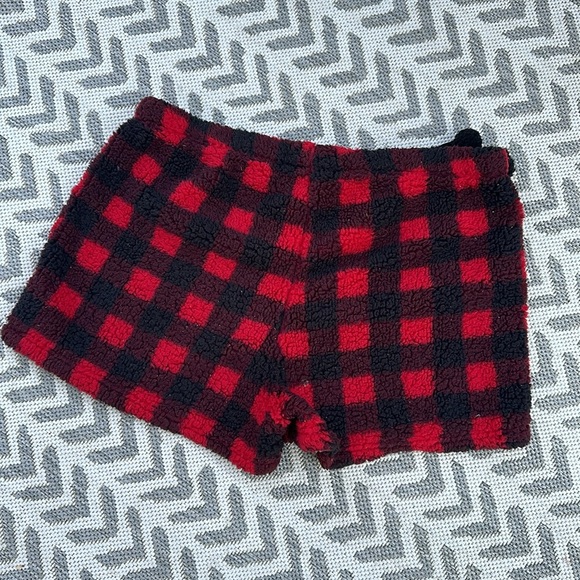 American Eagle plaid, black, red pyjama/ Sherpa shorts drawstring around waist L - Picture 3 of 8